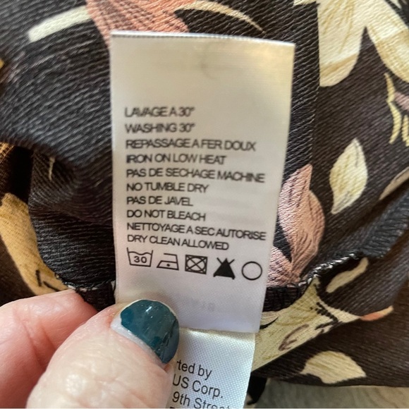 Molly Bracken NWT Floral Dress Cream/ Pink Accents-Bell Sleeves-Size Medium - Picture 11 of 11